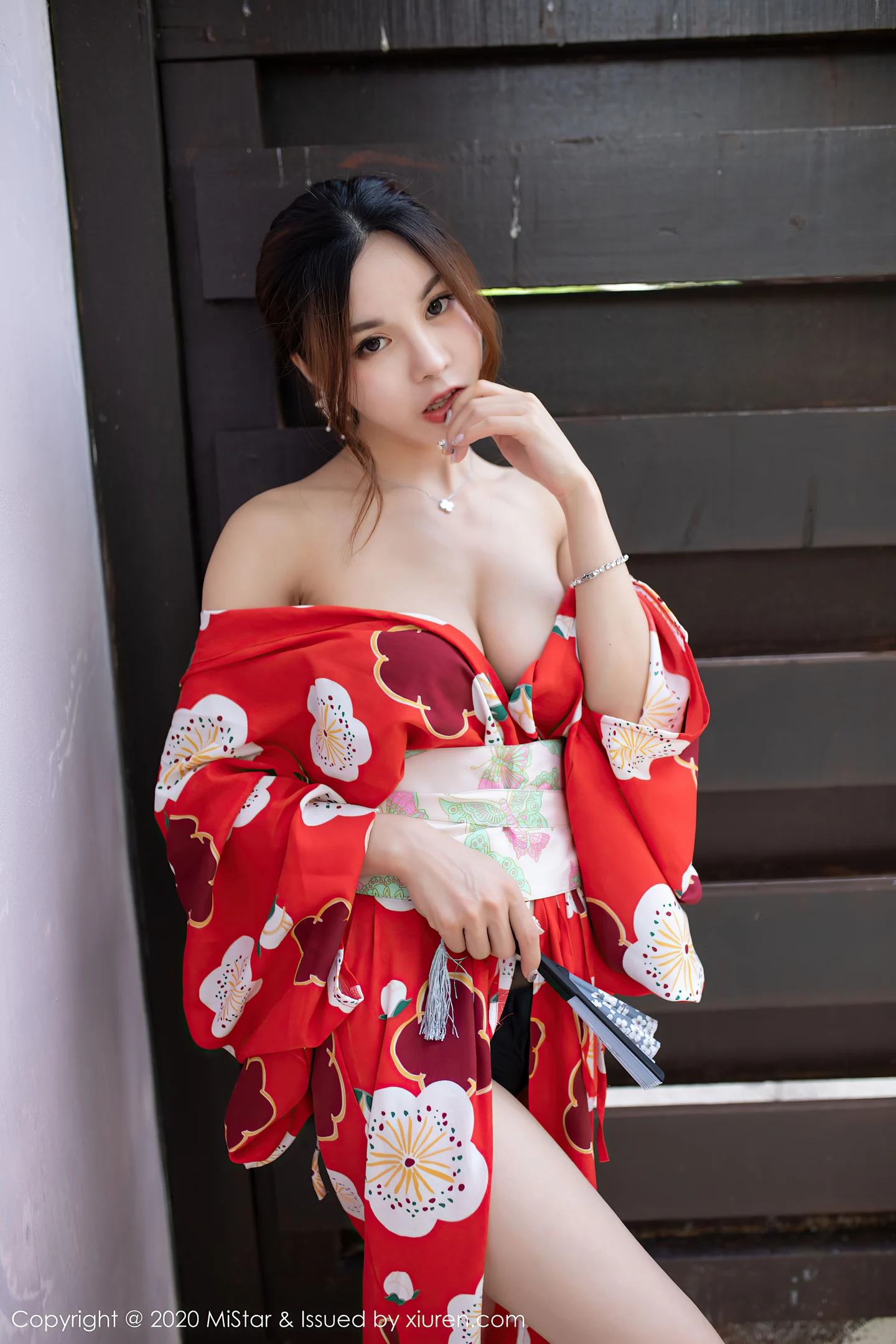 [MiStar魅妍社]Vol.326_嫩模沈佳熹私房鲜艳红色和服半露酥胸白嫩美腿诱惑写真45P-秀人网 - XiuRen.Pro
